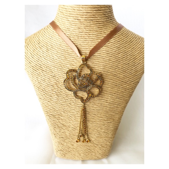 Champagne ♥️ Crystals Ribbon Flower Necklace - Picture 2 of 9